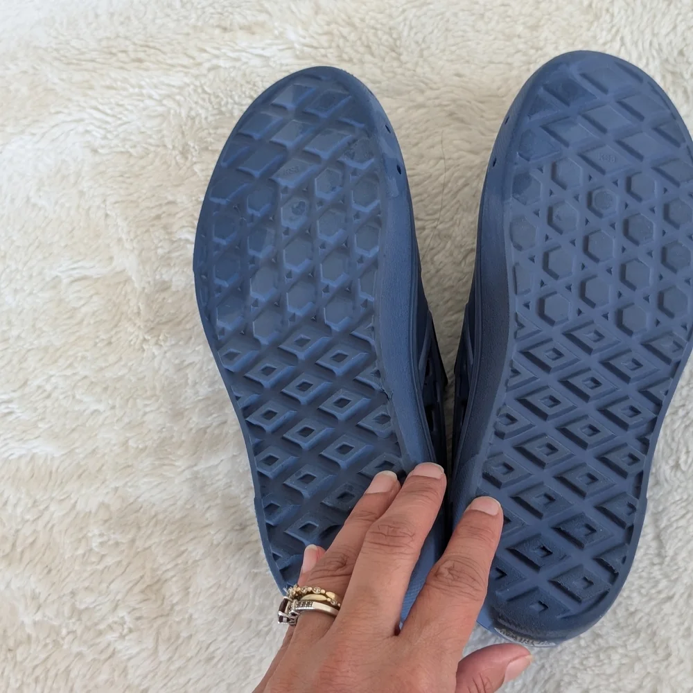 Like New: Vans Slip on Trek Shoes Kids 3